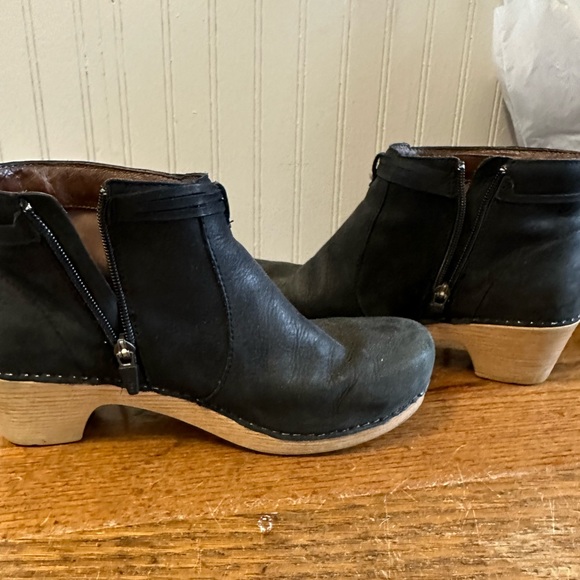 Dansko Markie nubuck black suede clog boot bootie sz 40 (US 9.5-10) shoe - Picture 5 of 8